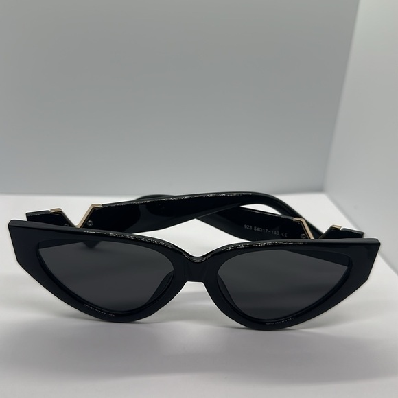 Black Cat Eye Sunglasses Gold V Detail UV Protection Trendy Chic Sunnies main image 6